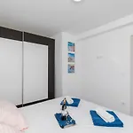 Semi דירה